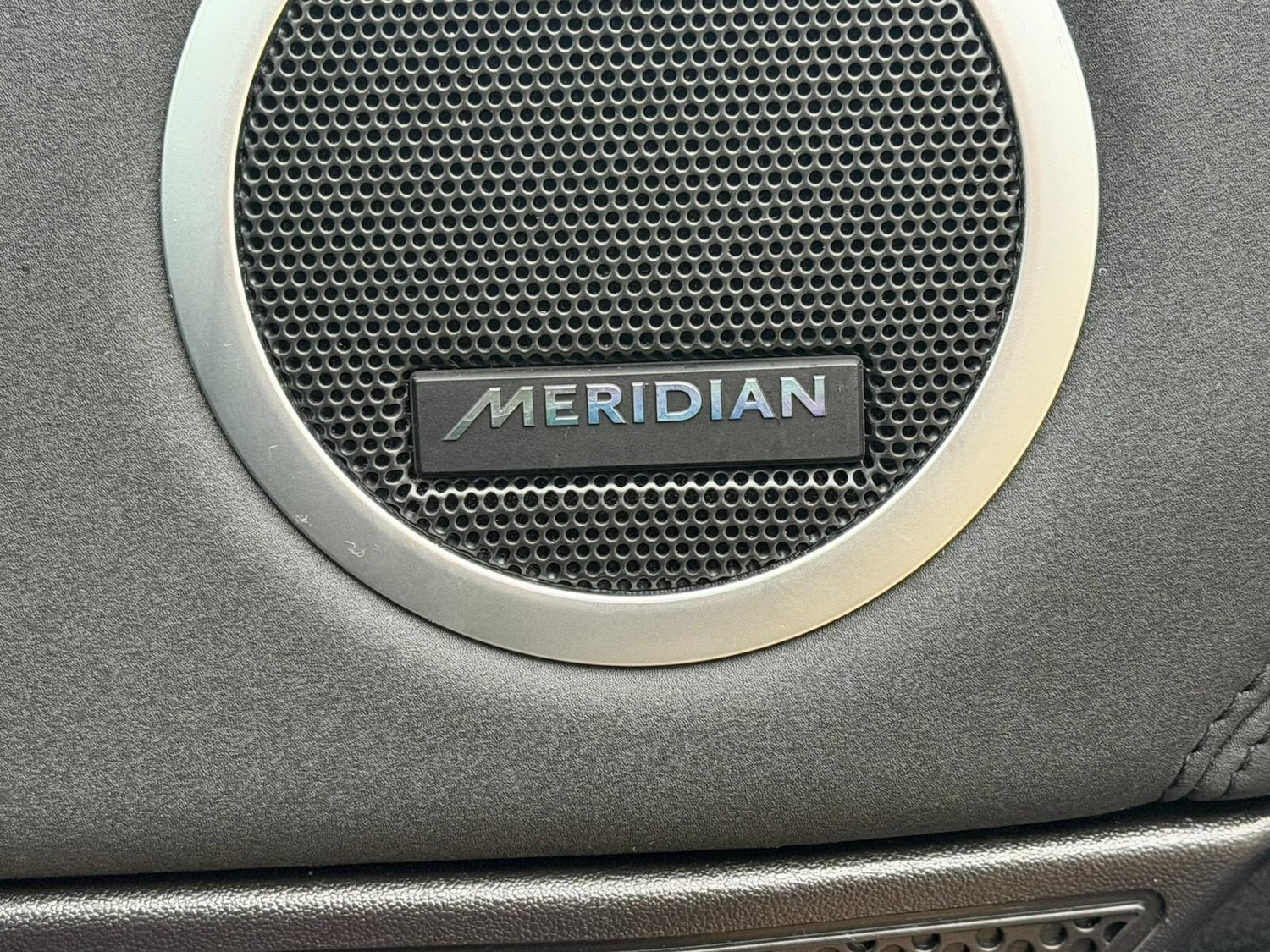 Used Land Rover Discovery 2017 for sale - 77305139: Photo 2