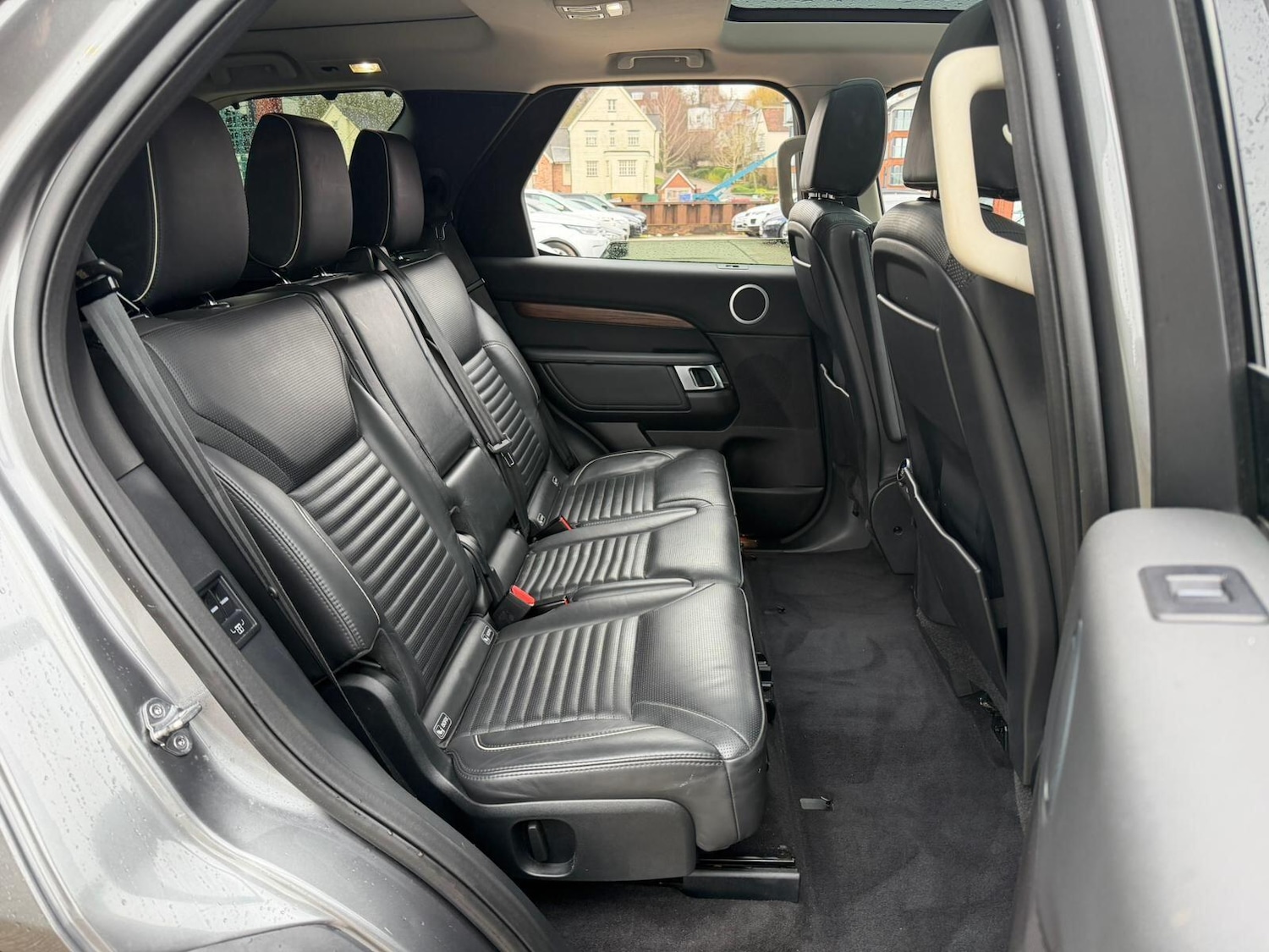 Used Land Rover Discovery 2017 for sale - 77305139: Photo 21