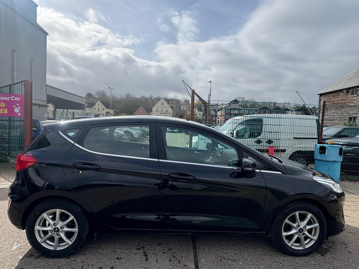 Used Ford Fiesta for sale - 77853775: Photo 2