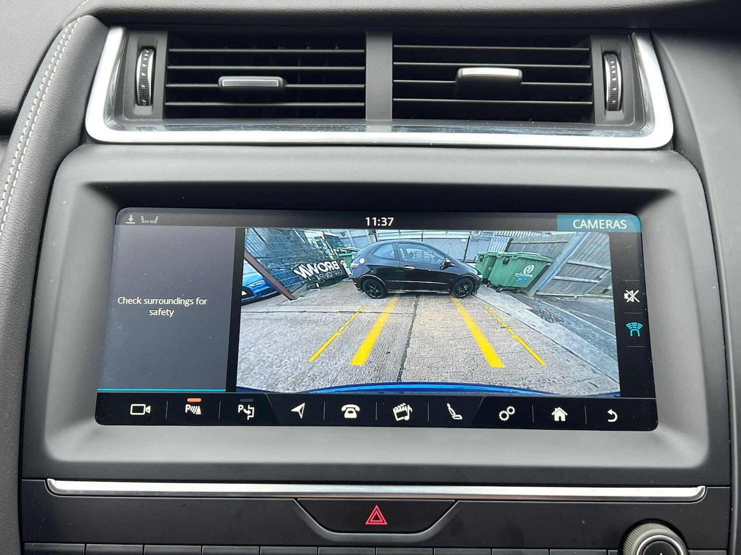 Used Jaguar E-Pace 2018 for sale - 76433146: Photo 2