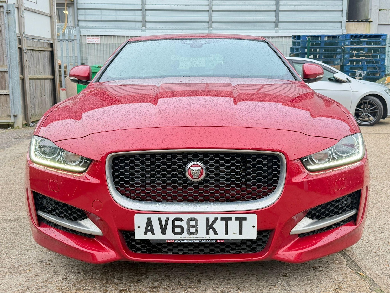Used Jaguar XE 2018 for sale - 77646295: Photo 3