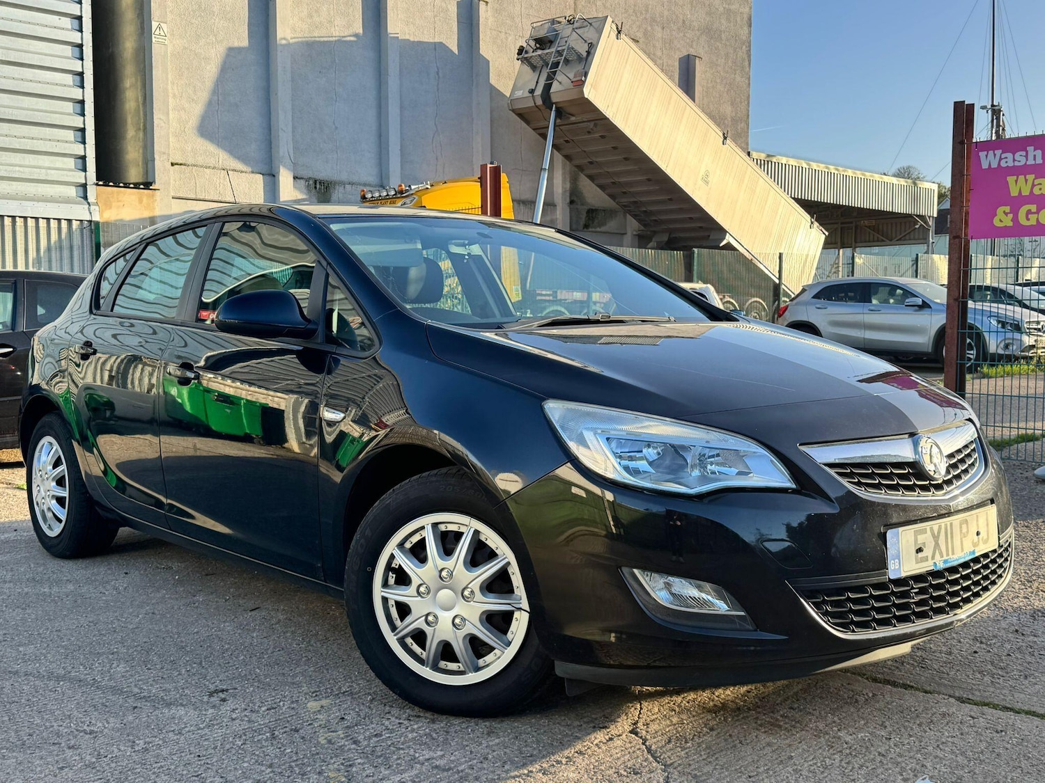 Used Vauxhall Astra 2011 for sale - 76620497: Photo 1
