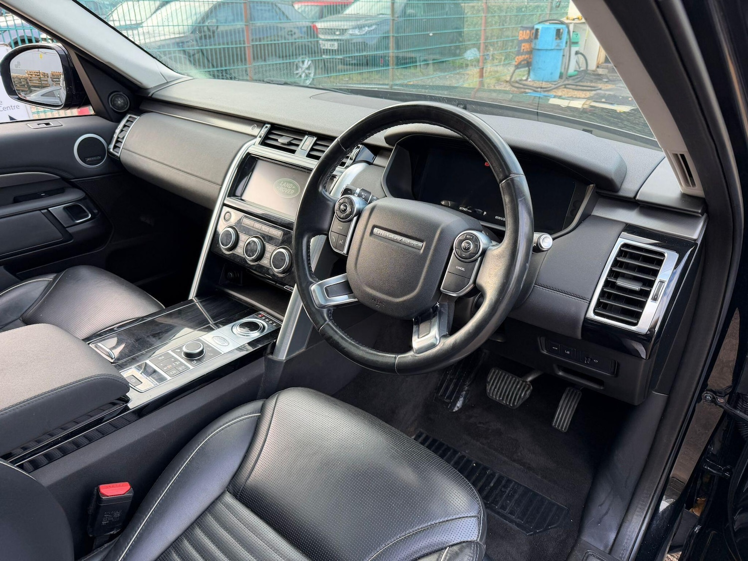 Used Land Rover Discovery 2018 for sale - 77130984: Photo 15