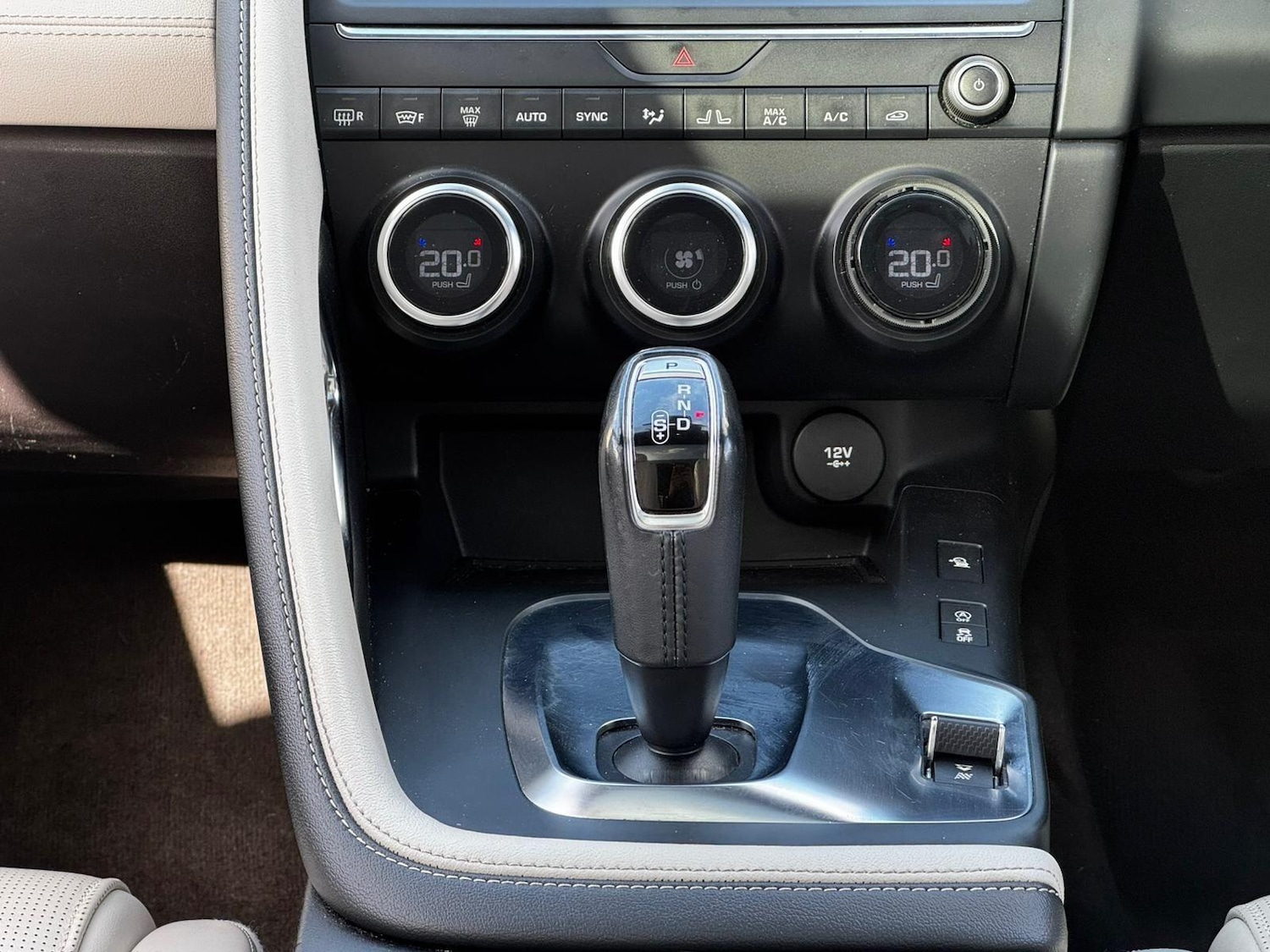 Used Jaguar E-Pace 2018 for sale - 76527630: Photo 26