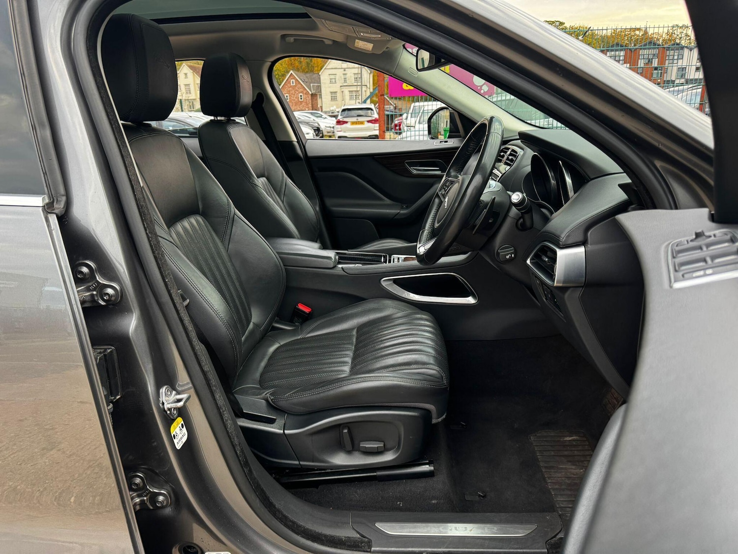 Used Jaguar F-Pace 2017 for sale - 76485346: Photo 14