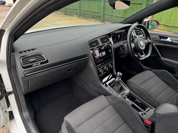 Used Volkswagen Golf 2018 for sale - 76201177: Photo 24