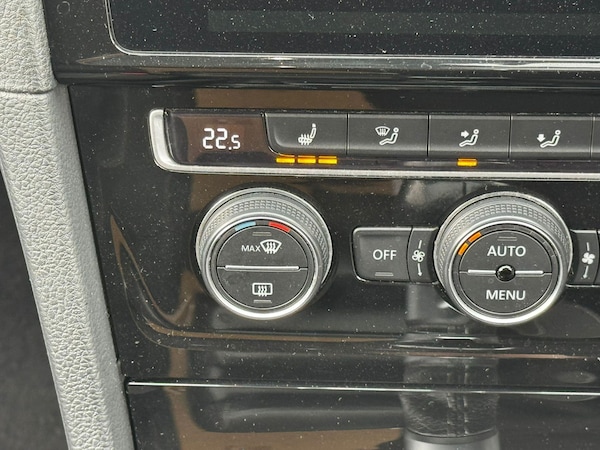 Used Volkswagen Golf 2018 for sale - 76201177: Photo 2