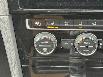 Used Volkswagen Golf 2018 for sale - 76201177: Photo 2