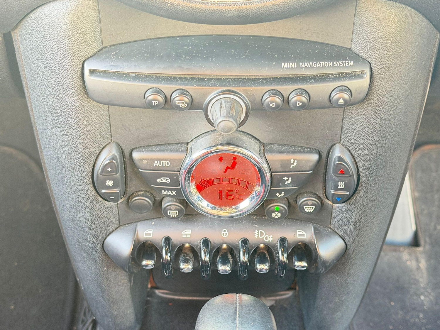 Used MINI Convertible 2011 for sale - 77670355: Photo 12