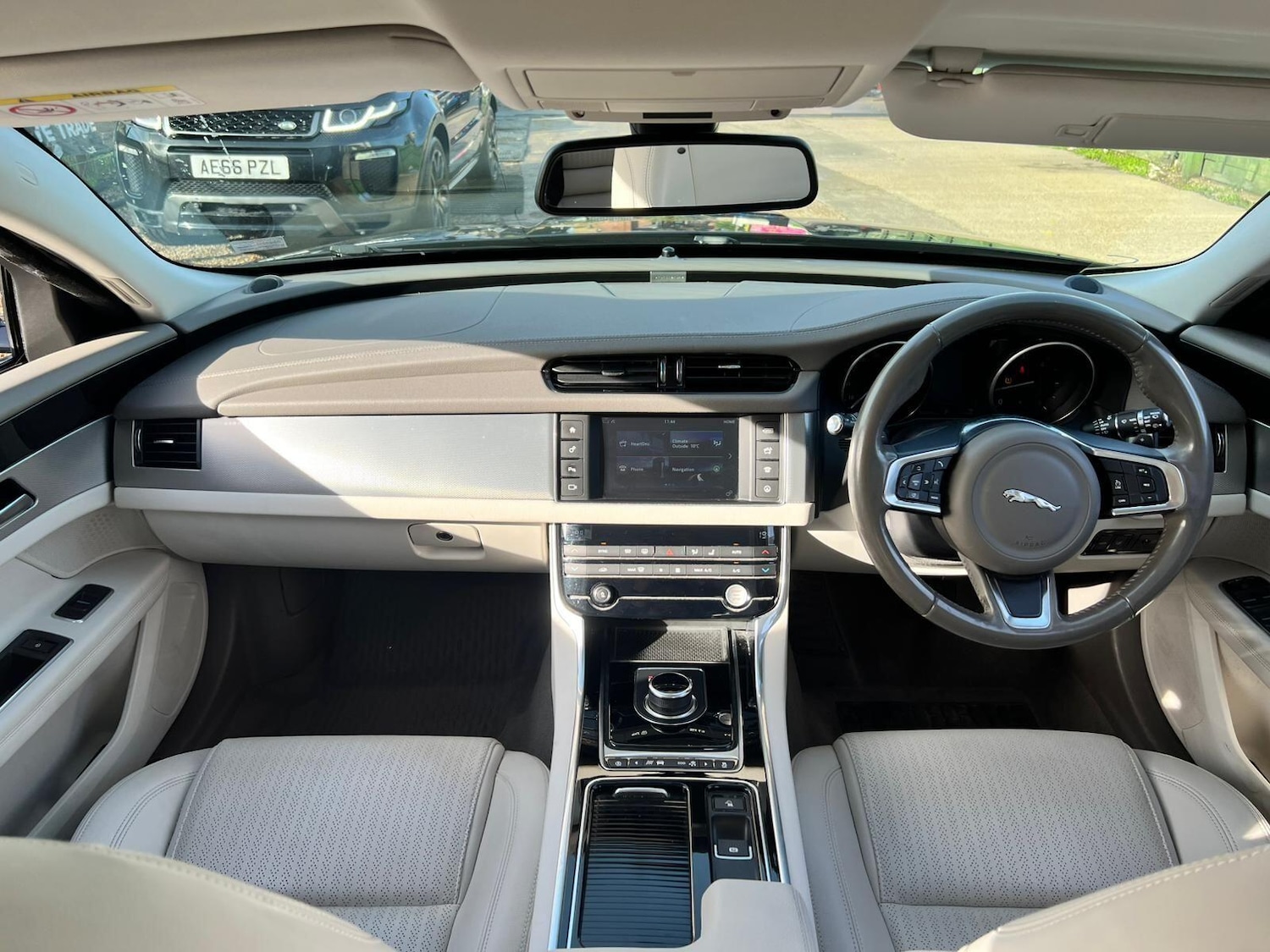 Used Jaguar XF 2018 for sale - 76424714: Photo 4