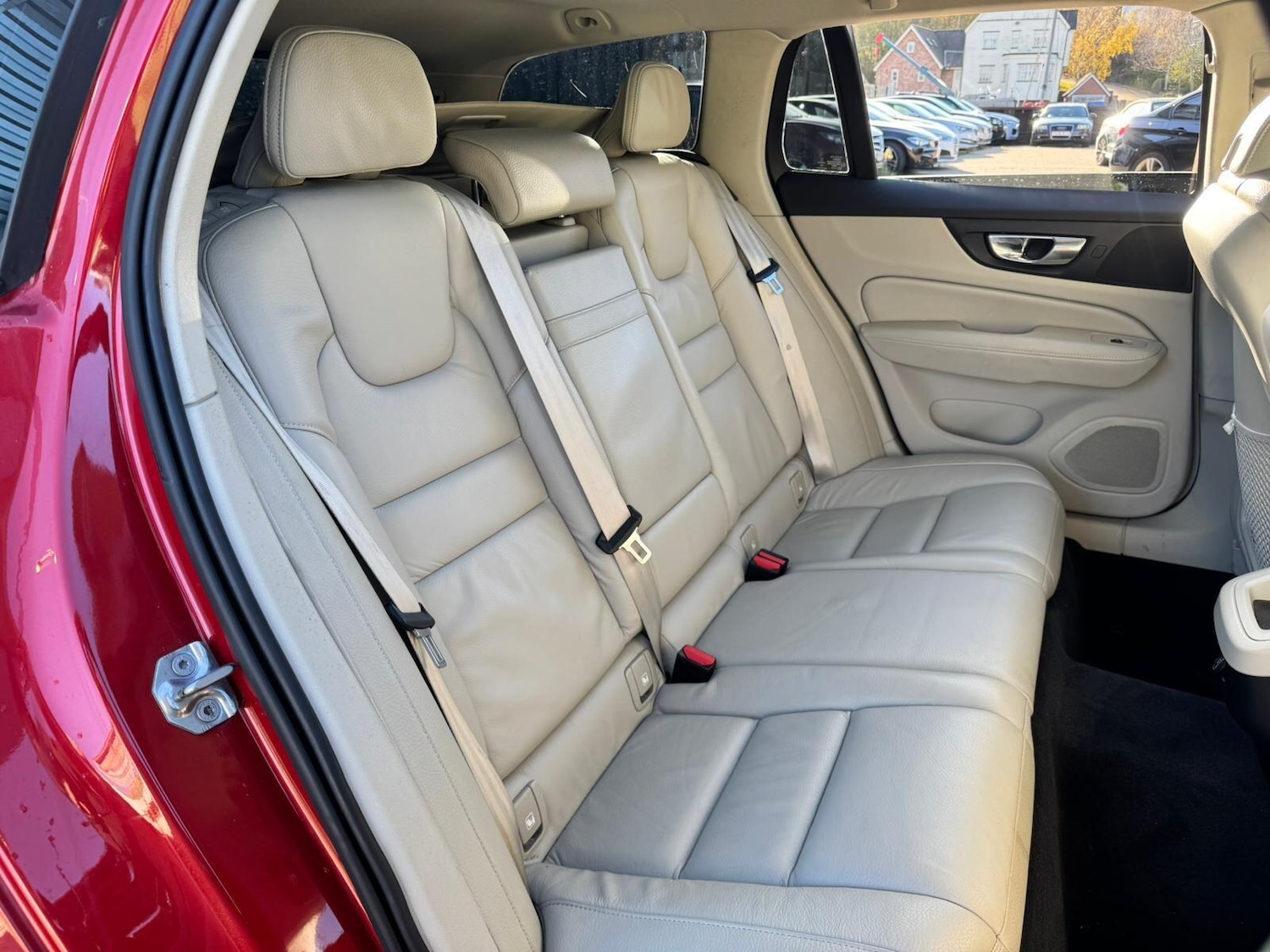 Used Volvo V60 2018 for sale - 76886726: Photo 18