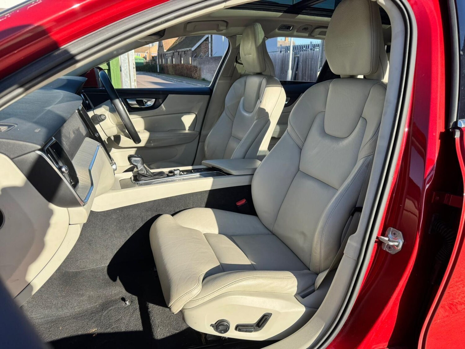 Used Volvo V60 2018 for sale - 76886726: Photo 24