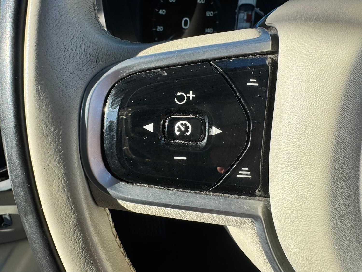 Used Volvo V60 2018 for sale - 76886726: Photo 28