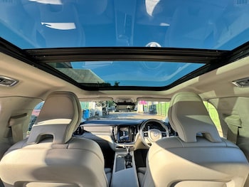 Used Volvo V60 2018 for sale - 76886726: Photo