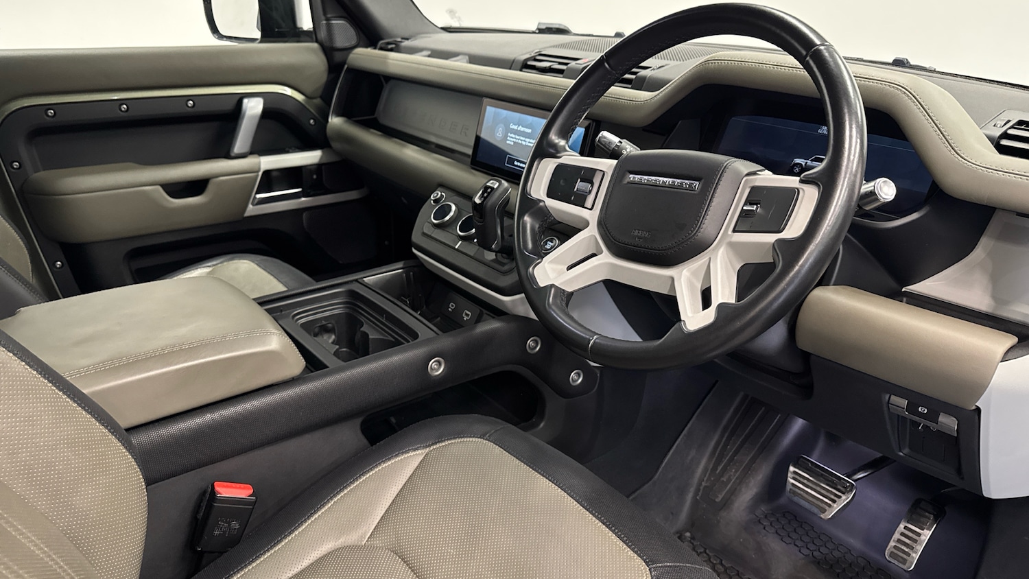 Used Land Rover Defender 2021 for sale - 77665514: Photo 11