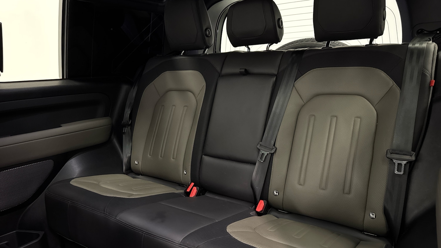 Used Land Rover Defender 2021 for sale - 77665514: Photo 16