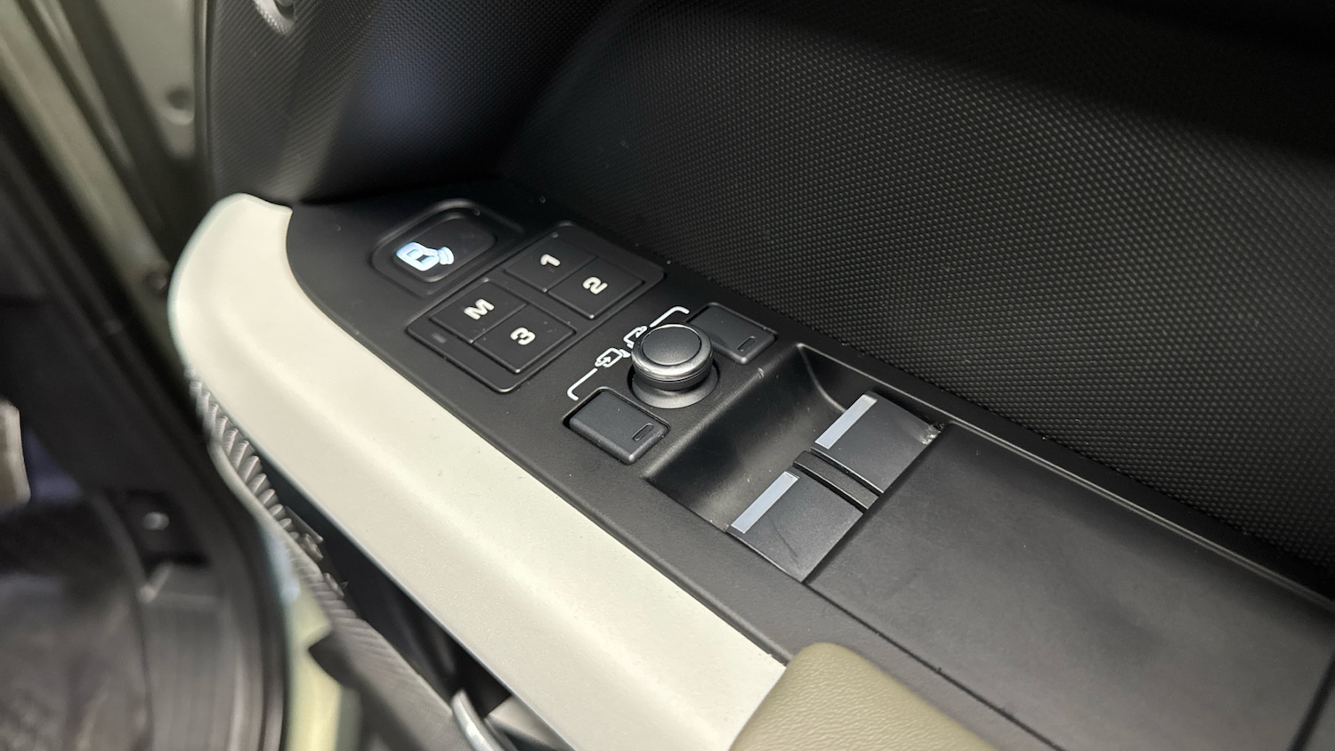 Used Land Rover Defender 2021 for sale - 77665514: Photo 24