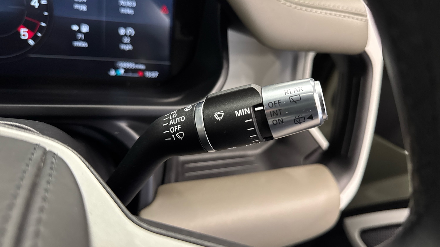 Used Land Rover Defender 2021 for sale - 77665514: Photo 31