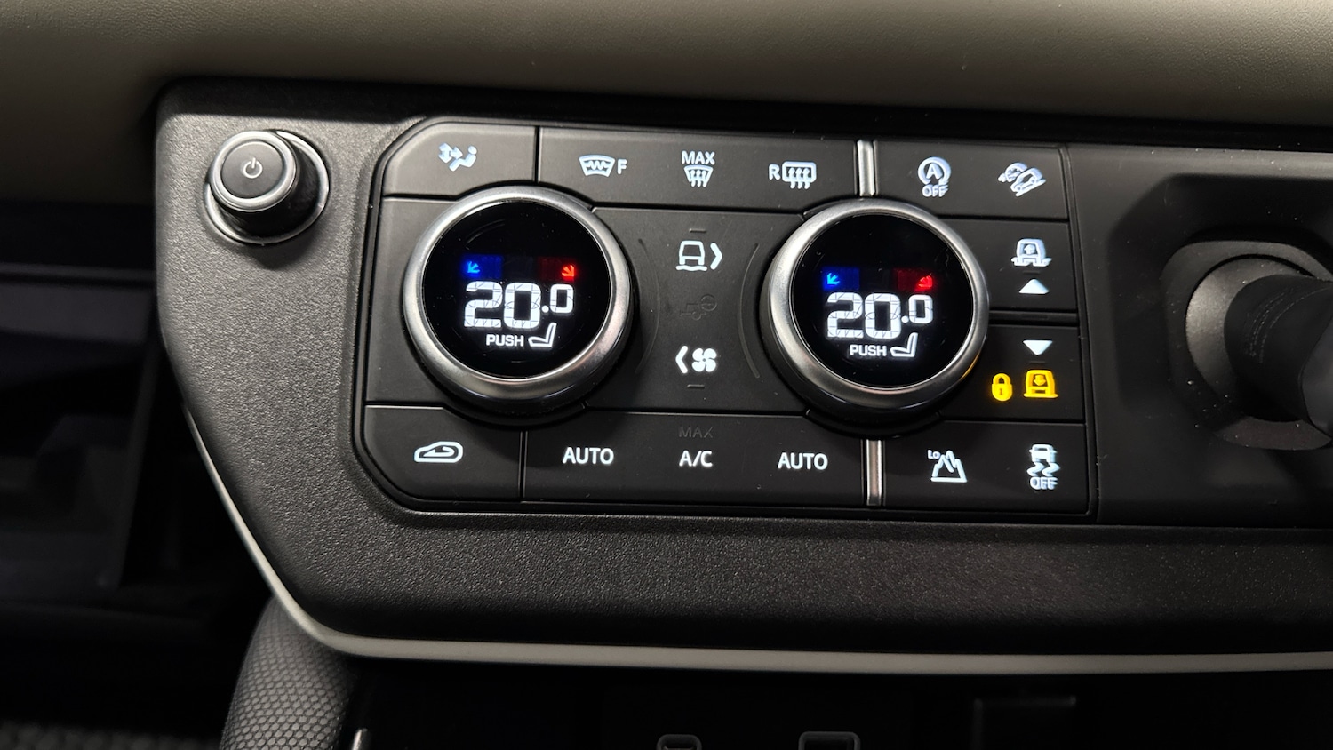 Used Land Rover Defender 2021 for sale - 77665514: Photo 32