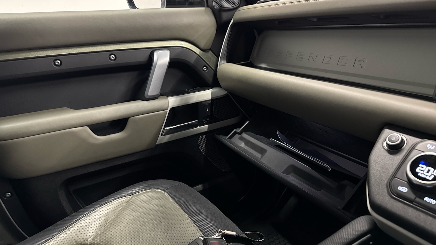 Used Land Rover Defender 2021 for sale - 77665514: Photo 36