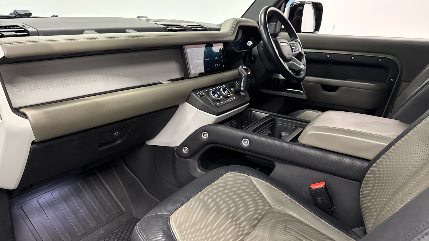 Used Land Rover Defender 2021 for sale - 77665514: Photo 9