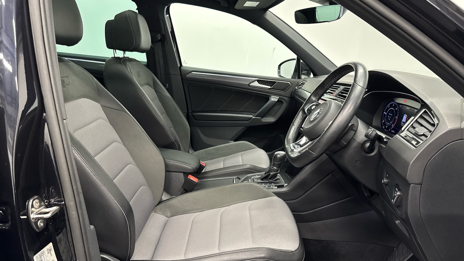 Used Volkswagen Tiguan 2017 for sale - 77272152: Photo 28