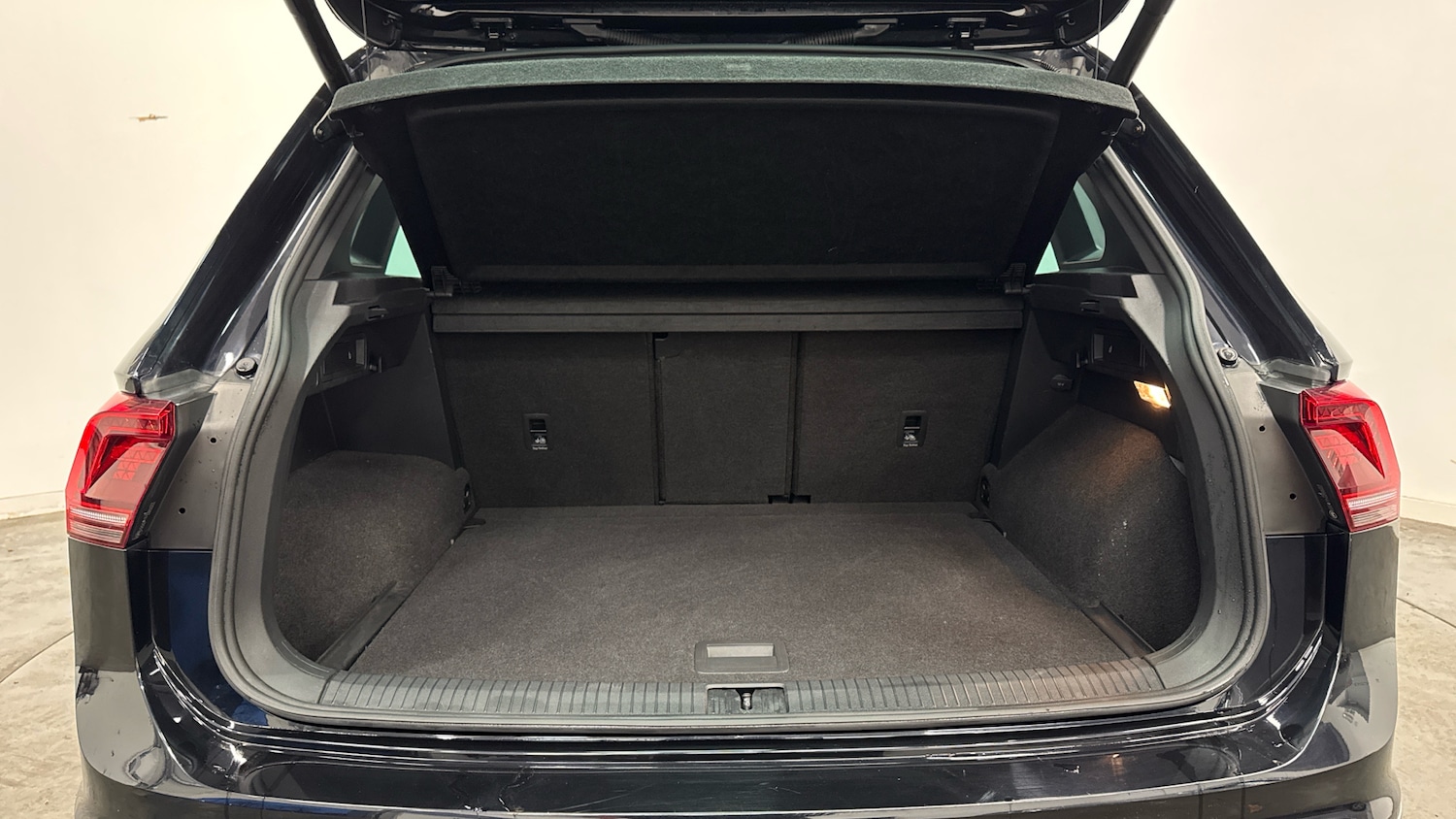 Used Volkswagen Tiguan 2017 for sale - 77272152: Photo 4