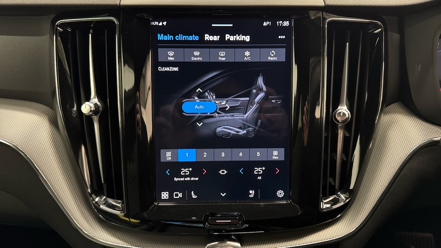 Used Volvo XC60 2024 for sale - 76821476: Photo 39