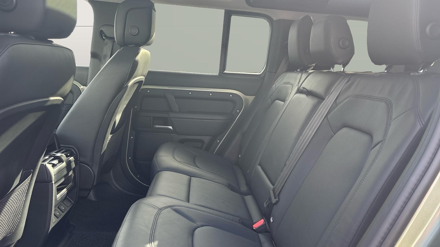 Used Land Rover Defender 2024 for sale - 77530187: Photo 4