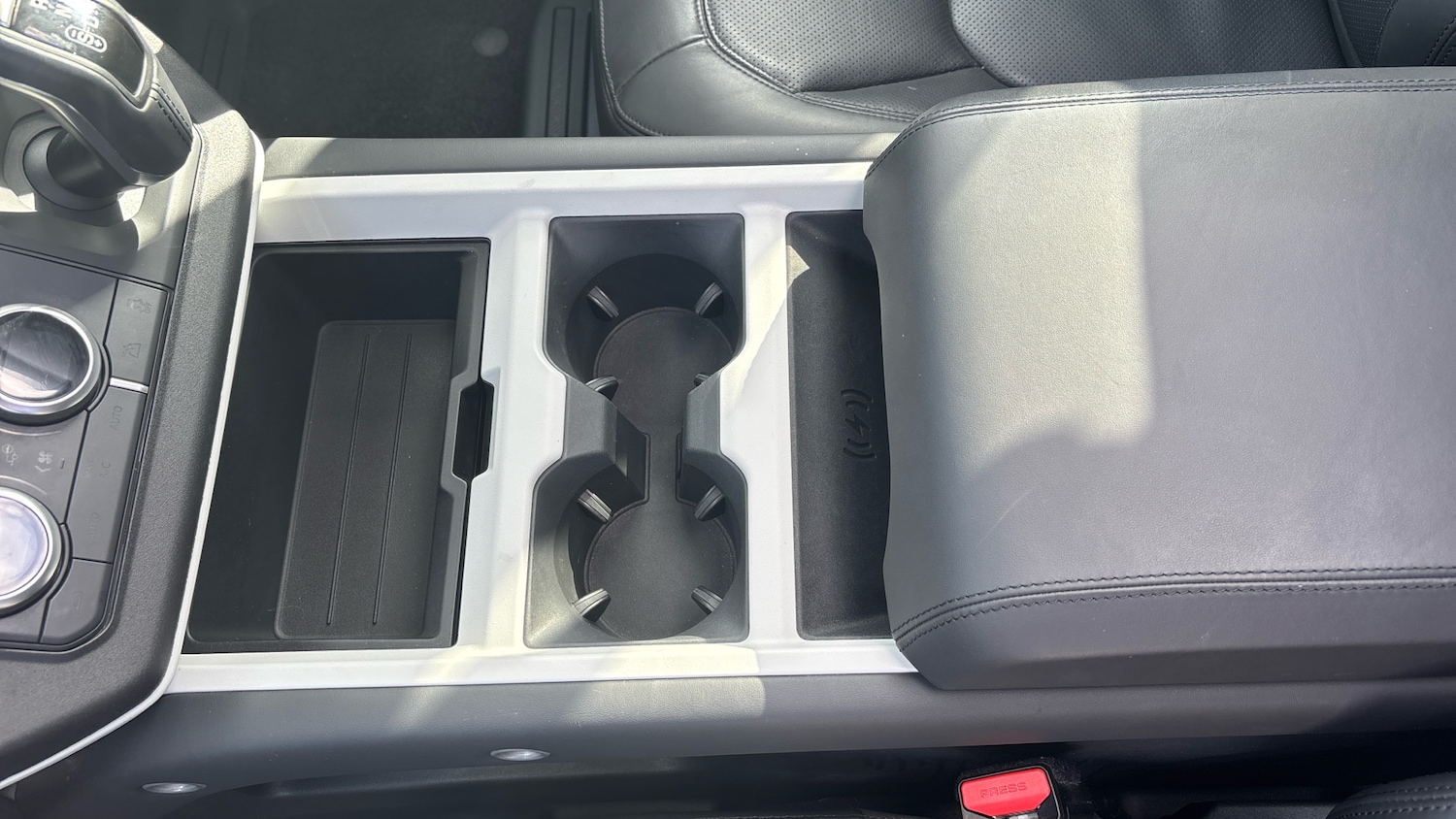 Used Land Rover Defender 2024 for sale - 77530187: Photo 40