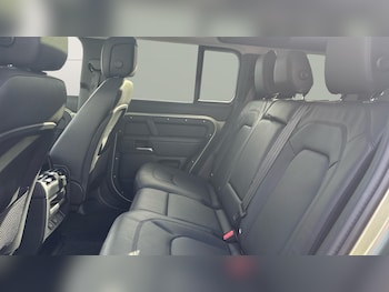 Used Land Rover Defender 2024 for sale - 77530187: Photo