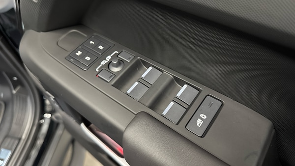 Used Land Rover Defender 2025 for sale - 76332031: Photo 24