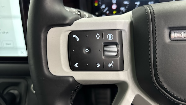 Used Land Rover Defender 2025 for sale - 76332031: Photo 29