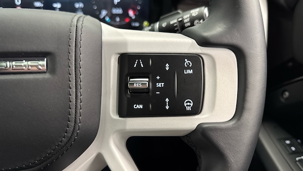 Used Land Rover Defender 2025 for sale - 76332031: Photo 30