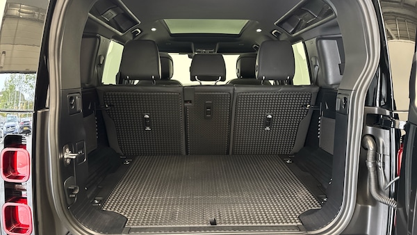 Used Land Rover Defender 2025 for sale - 76332031: Photo 4