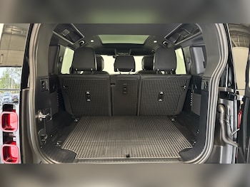 Used Land Rover Defender 2025 for sale - 76332031: Photo 4