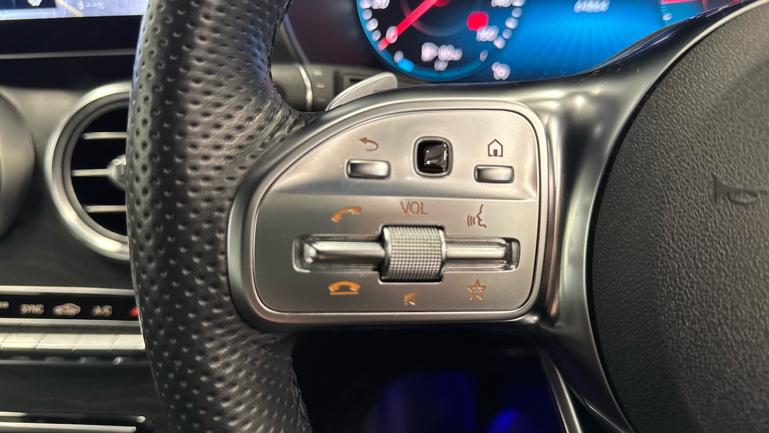 Used Mercedes-Benz GLC 2019 for sale - 76159888: Photo 30