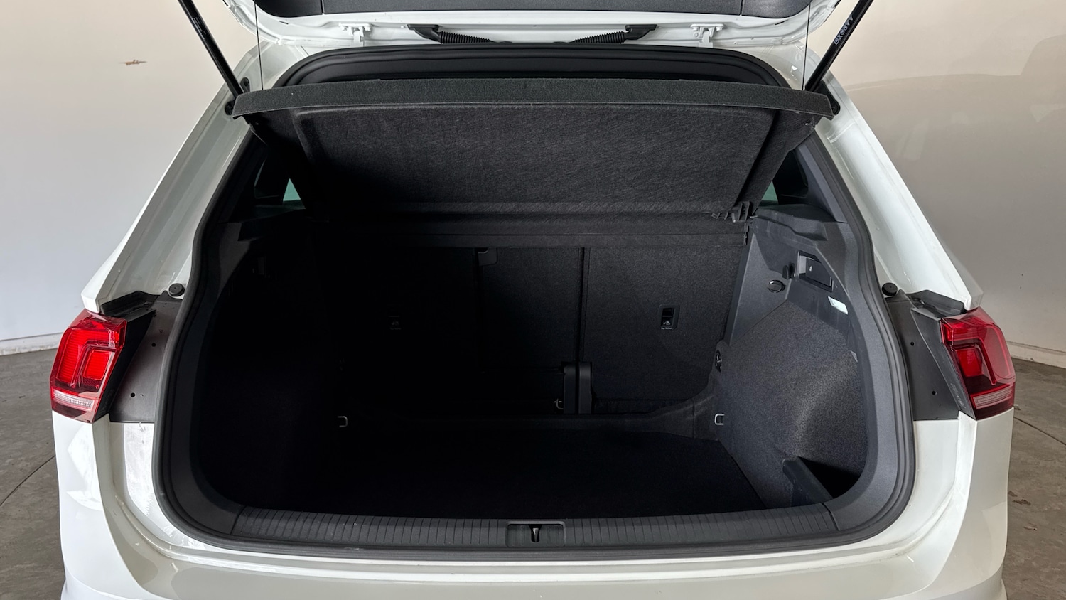 Used Volkswagen Tiguan 2023 for sale - 78010939: Photo 4