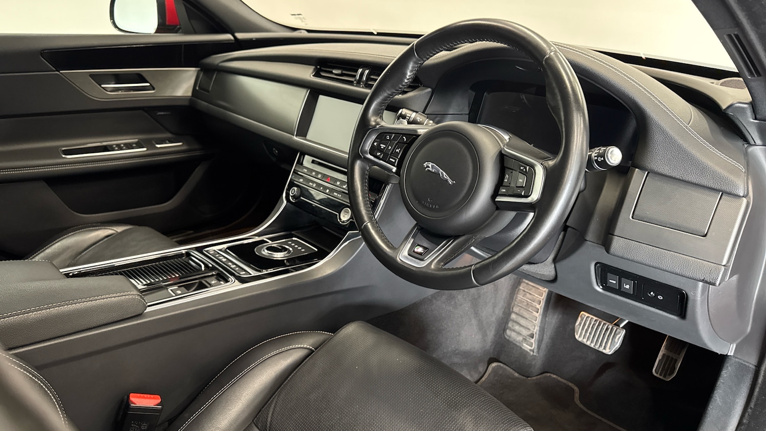 Used Jaguar XF 2018 for sale - 78162355: Photo 11