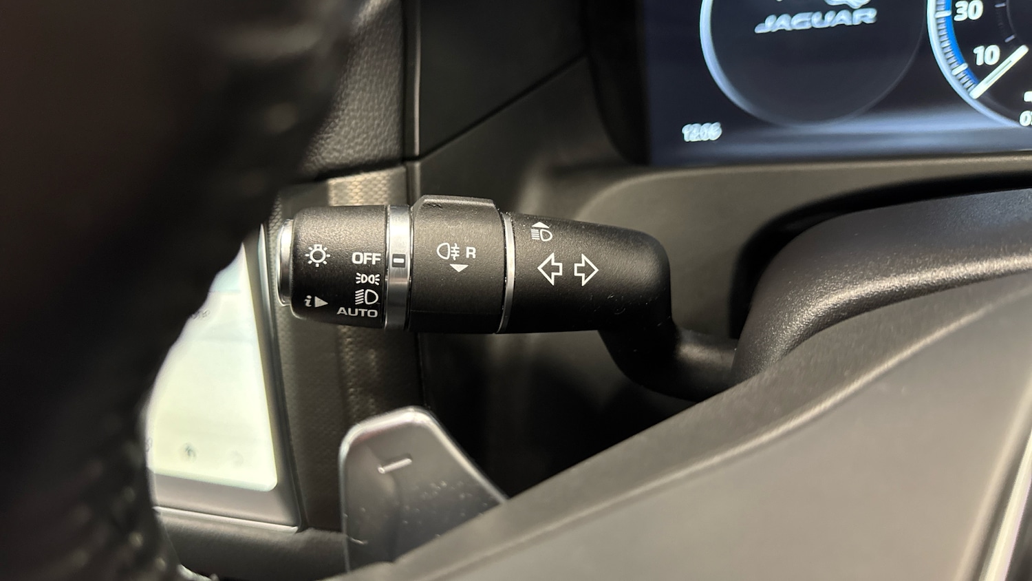 Used Jaguar XF 2018 for sale - 78162355: Photo 30