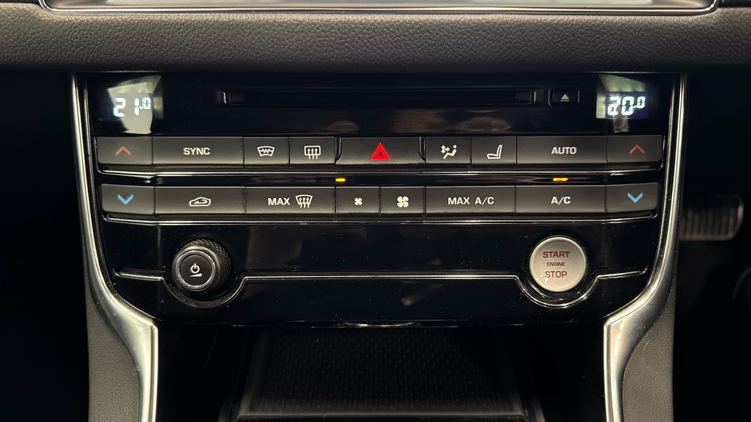 Used Jaguar XF 2018 for sale - 78162355: Photo 32