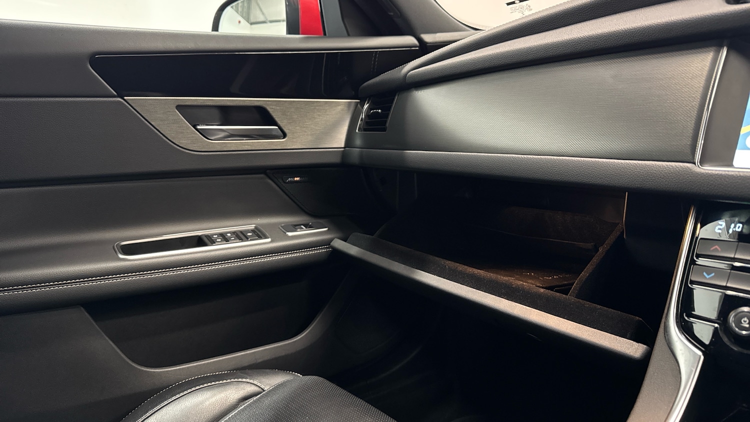 Used Jaguar XF 2018 for sale - 78162355: Photo 36