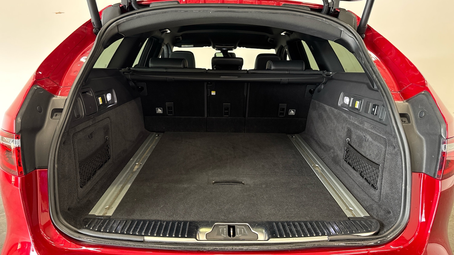 Used Jaguar XF 2018 for sale - 78162355: Photo 4