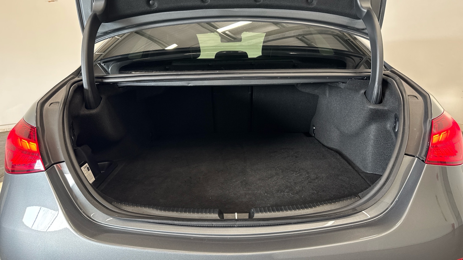 Used Mercedes-Benz C Class 2024 for sale - 76968763: Photo 4