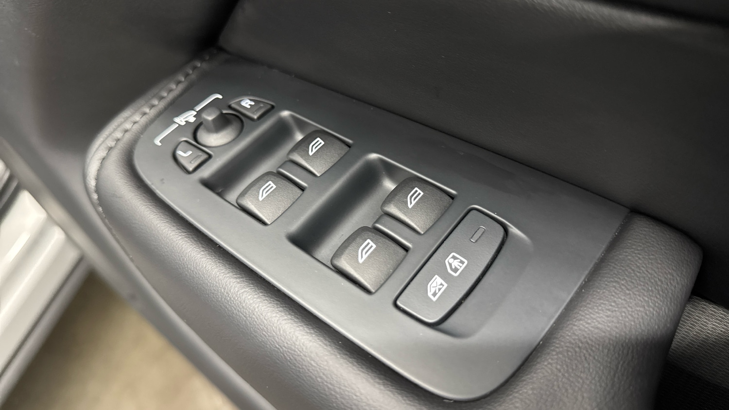 Used Volvo XC60 2024 for sale - 76384889: Photo 25