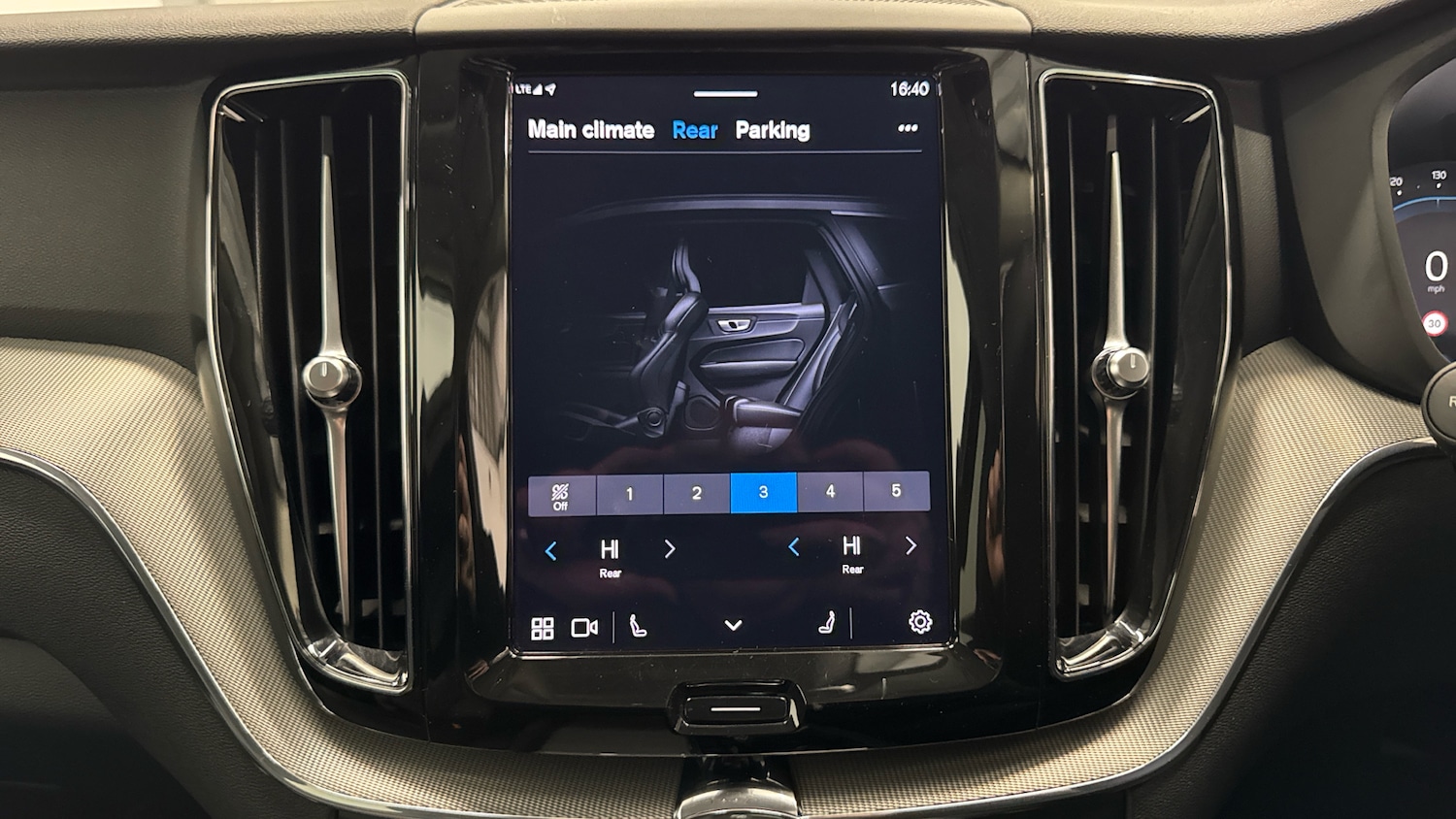 Used Volvo XC60 2024 for sale - 76384889: Photo 42