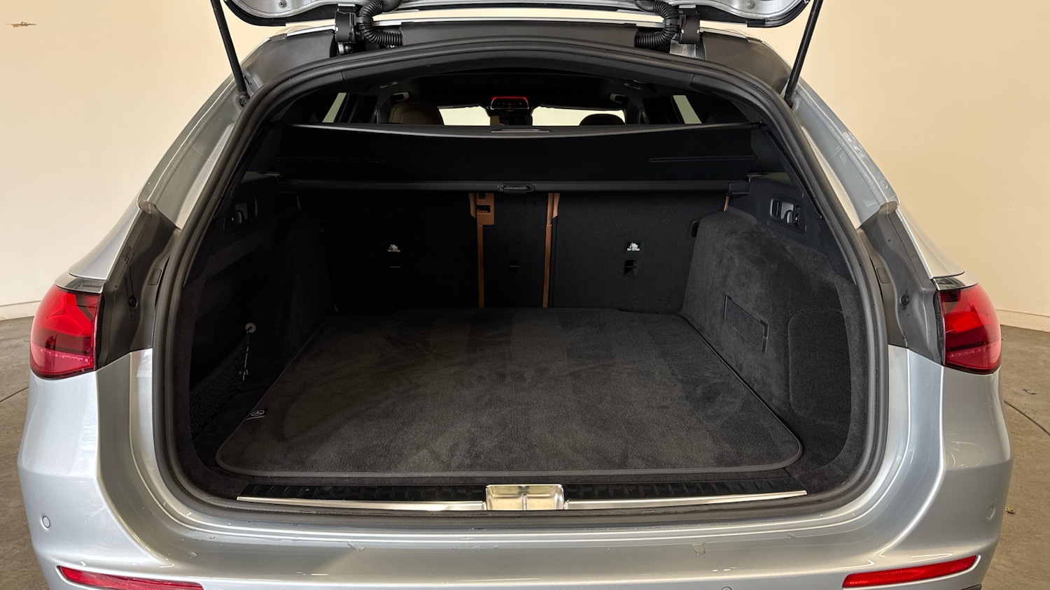 Used Mercedes-Benz E Class 2024 for sale - 76649940: Photo 4