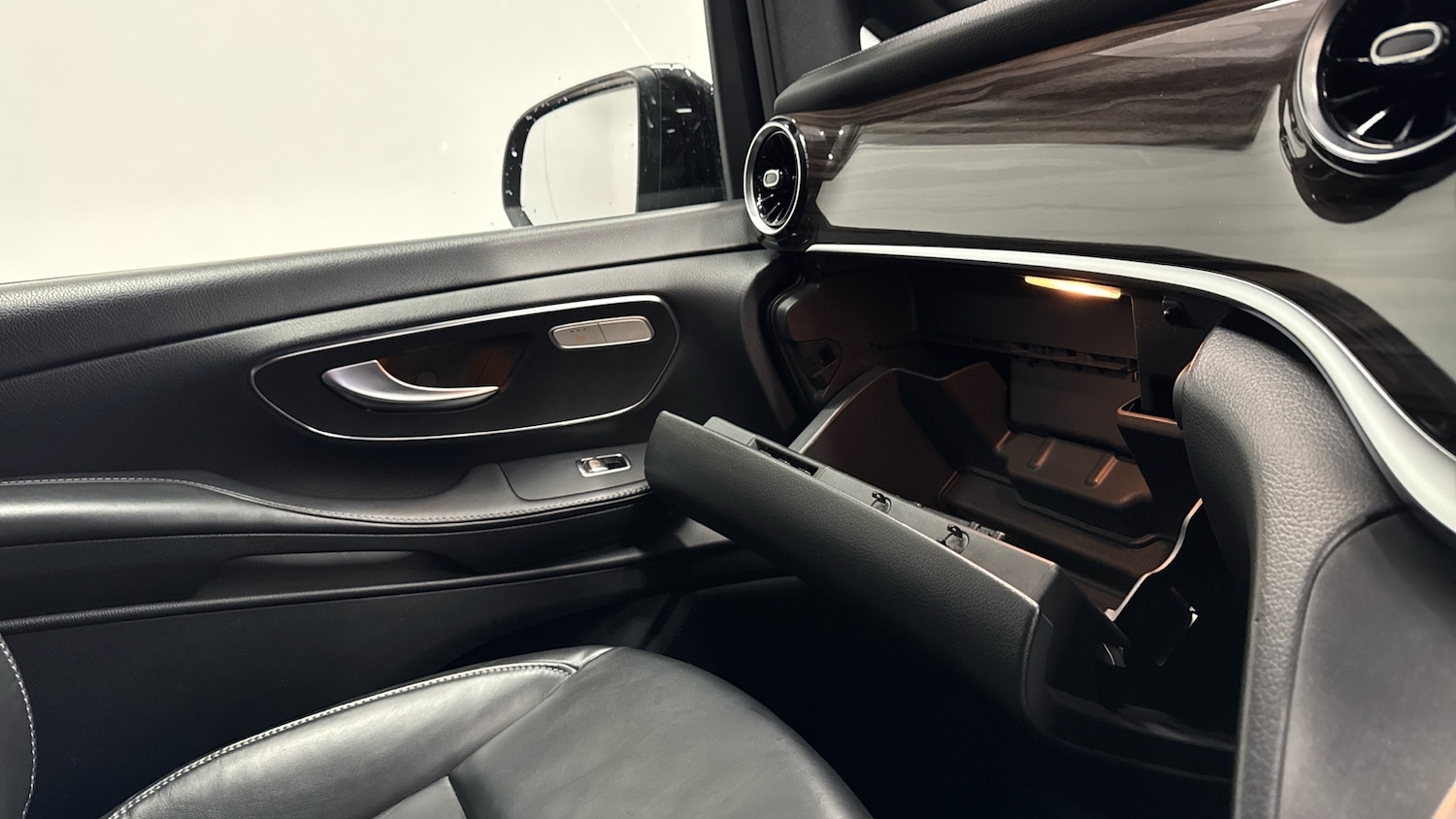 Used Mercedes-Benz V-Class 2020 for sale - 77245471: Photo 32