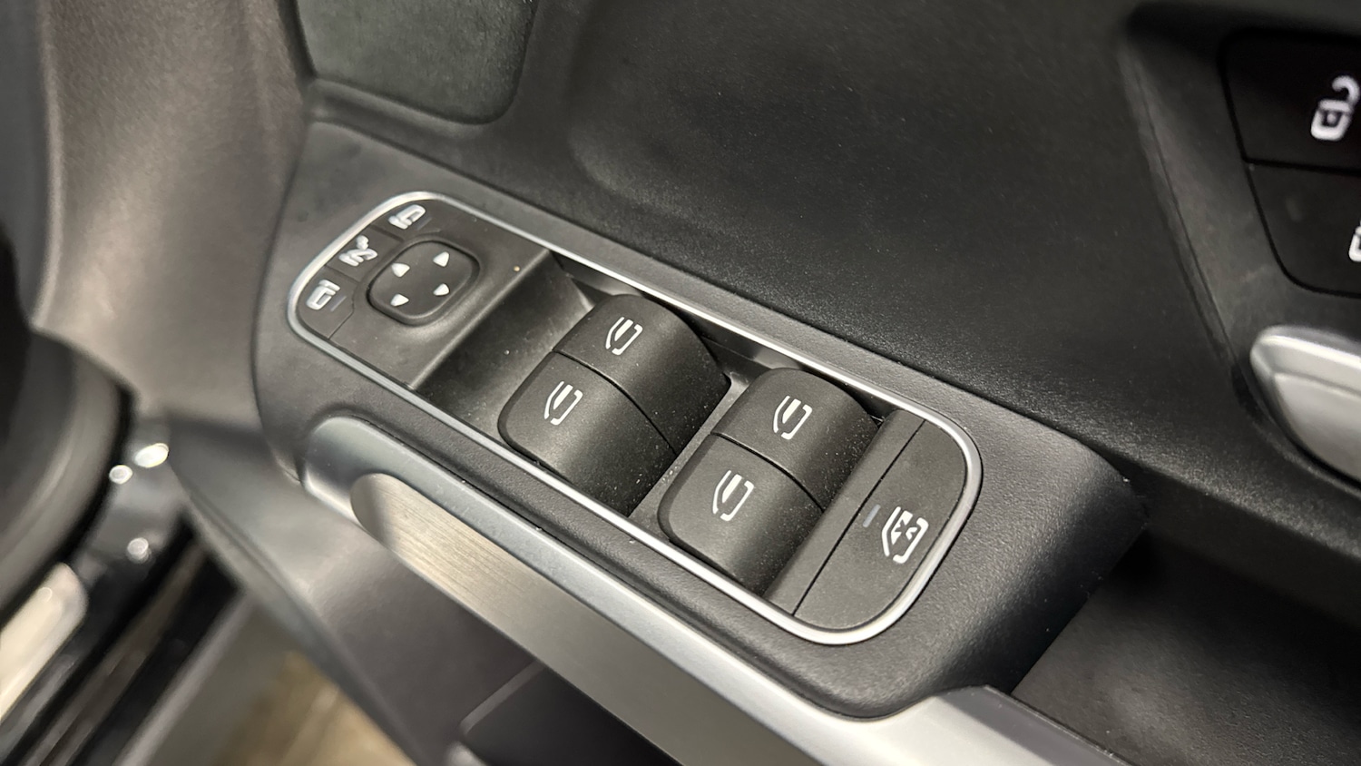 Used Mercedes-Benz EQB 2022 for sale - 76776333: Photo 25