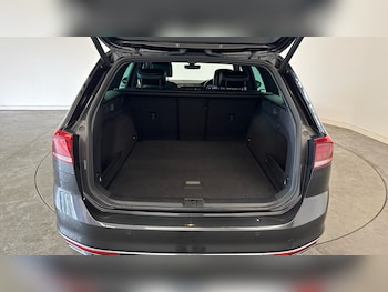 Used Volkswagen Passat 2019 for sale - 78881882: Photo